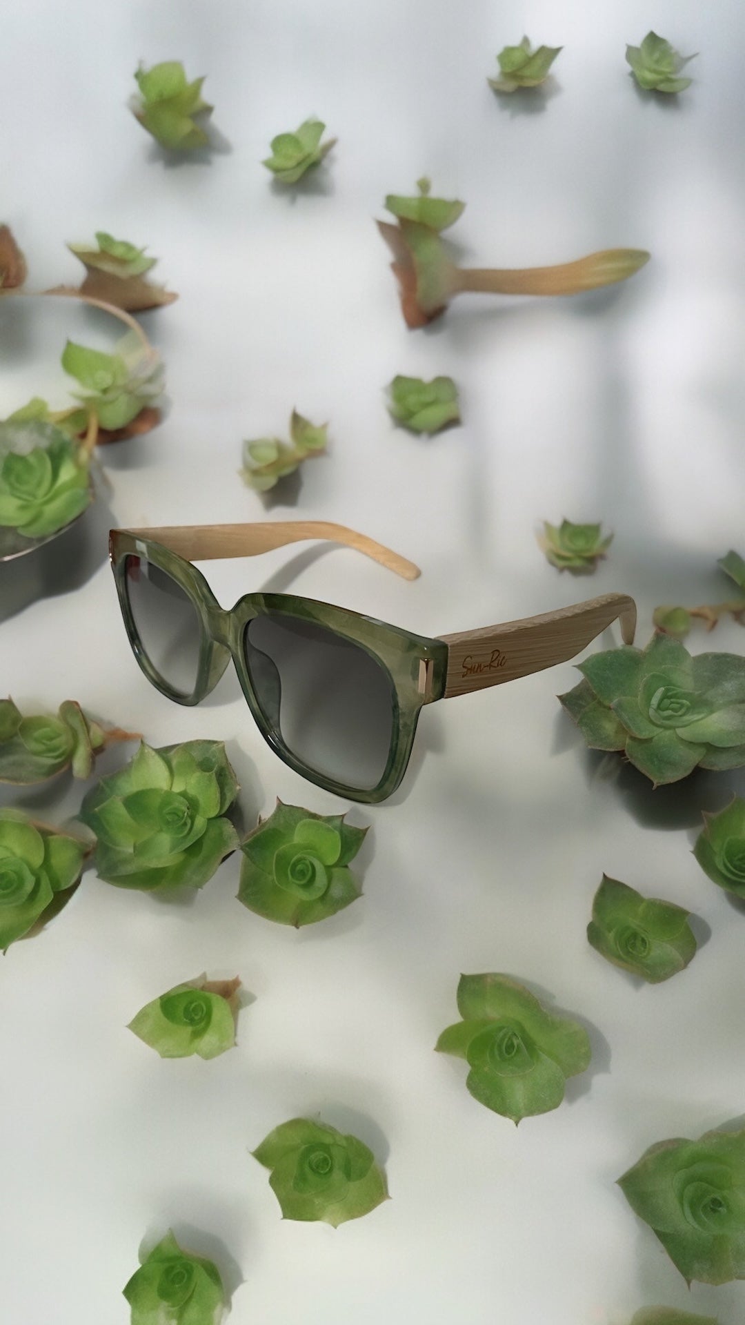 ECO-CHIC - LUNETTES DE SOLEIL EN BAMBOU VERT